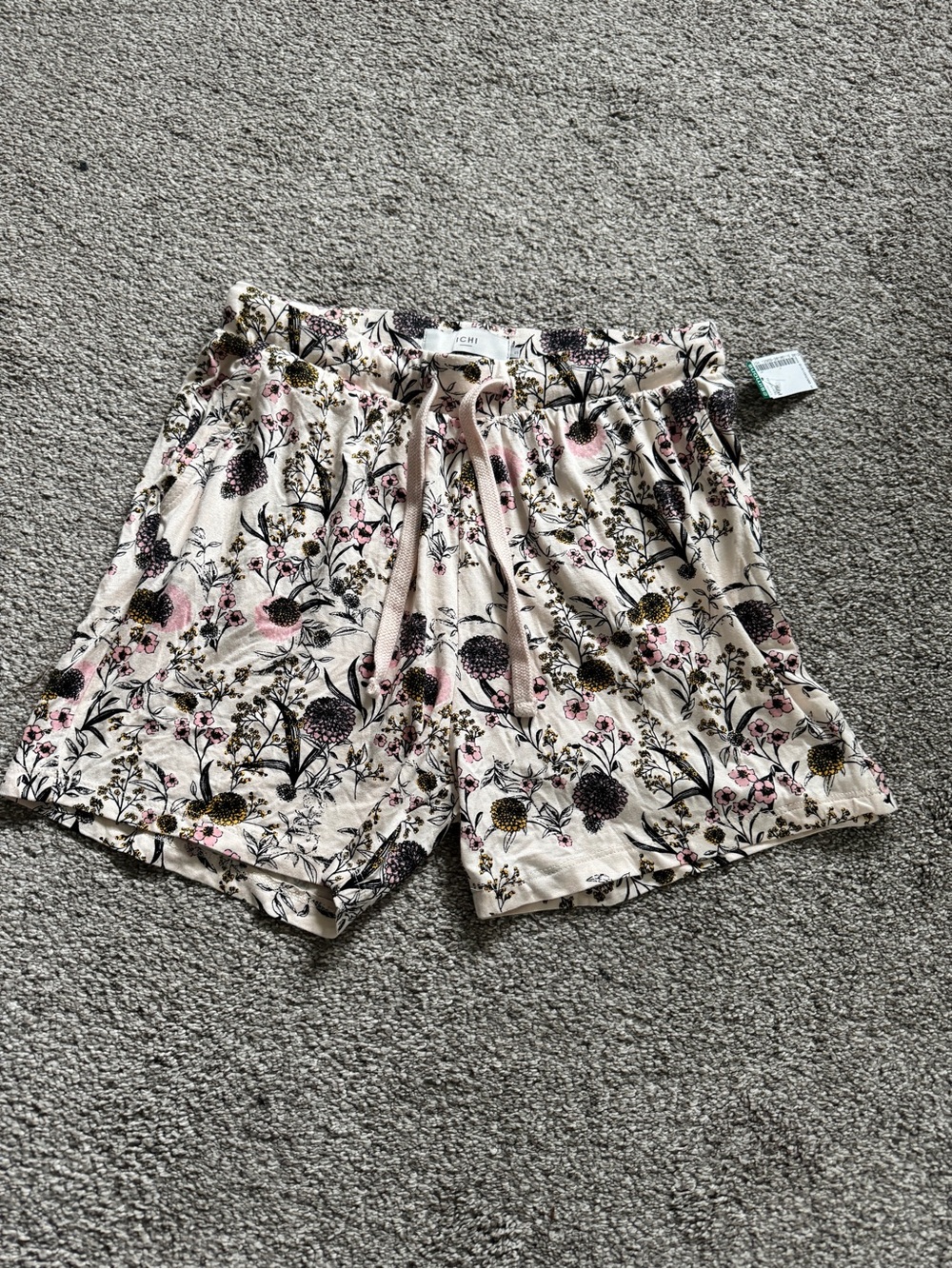 NWT* ICHI Floral Drawstring Lounge Shorts in Cream and Pink - Size Small